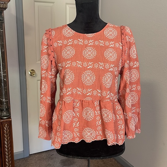 LIKE NEW Blue Pepper MEDIUM Top - Picture 1 of 7